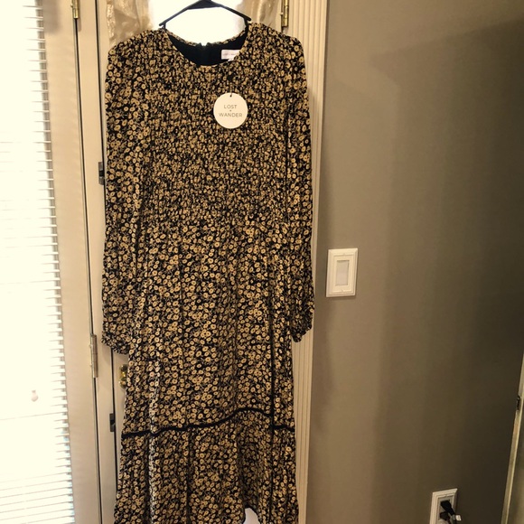 Lost + Wander Dresses & Skirts - Gorgeous Dress Elastic tube style top,flares out,stunning with boots.